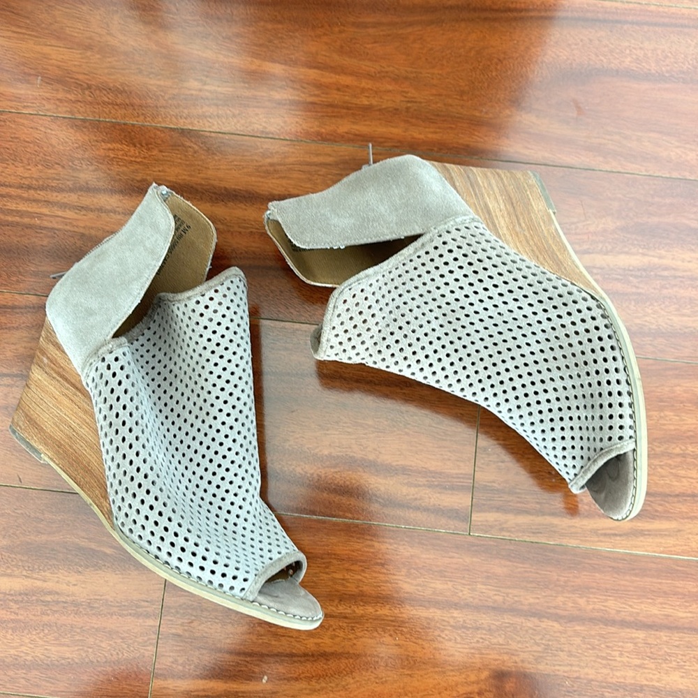 Susina Size 9 boot wedges